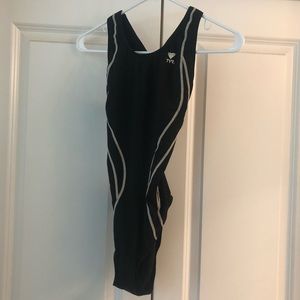 TYR swimsuit NWOT, sz 34